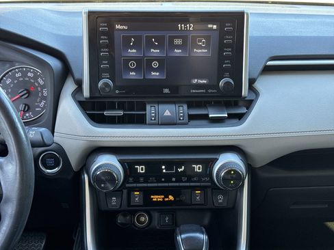Used 2020 Toyota RAV4 XLE Premium image 30