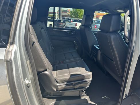 Used 2025 Chevrolet Suburban Z71 AWD/4WD image 12