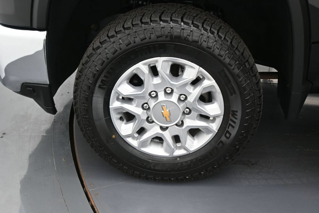Used 2022 Chevrolet Silverado 3500 LT w/ Convenience Package AWD/4WD image 8