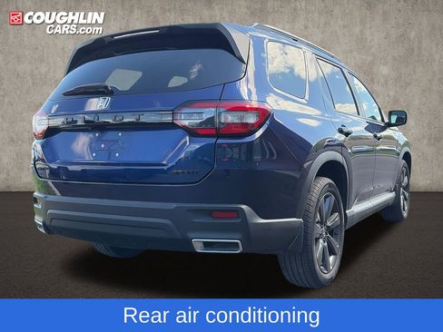 Used 2025 Honda Pilot Sport image 9