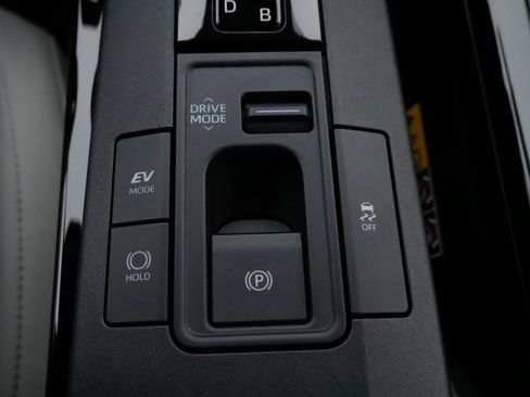 Used 2025 Toyota Prius Limited image 32