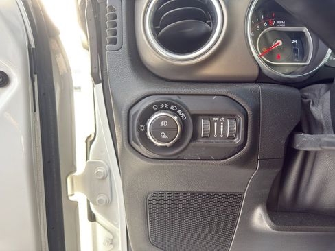 Certified 2020 Jeep Gladiator Rubicon image 11