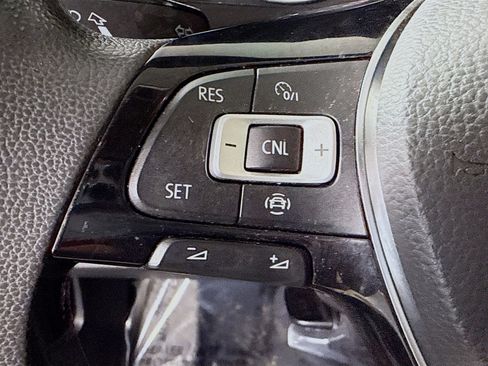 Used 2020 Volkswagen Tiguan S image 14