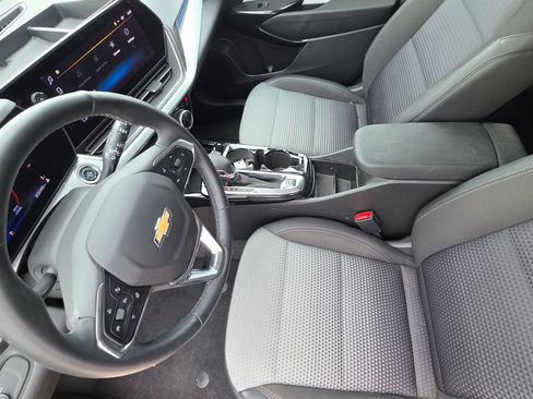 Used 2025 Chevrolet Trax LT w/ LT Convenience Package FWD image 12