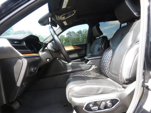 Used 2023 Jeep Grand Cherokee Summit AWD/4WD image 10