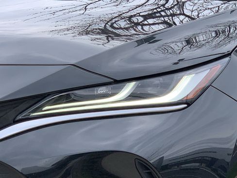 Used 2024 Toyota Venza Limited image 6