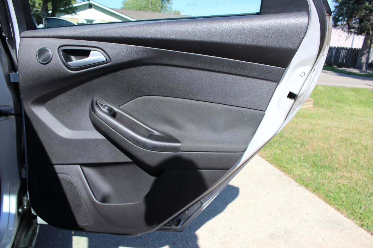 Used 2014 Ford Focus Titanium FWD image 37