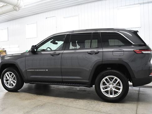 Used 2024 Jeep Grand Cherokee Laredo X image 4