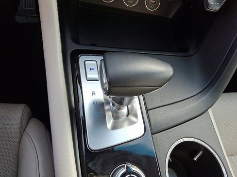 Used 2023 Genesis G70 2.0T image 14