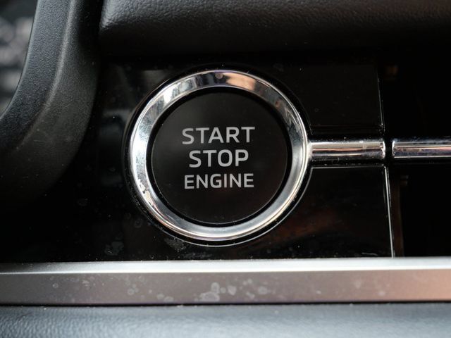 Used 2025 Mitsubishi Outlander AWD image 25