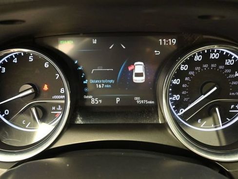 Used 2019 Toyota Camry XLE FWD image 7