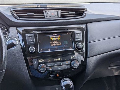 Used 2018 Nissan Rogue SV FWD image 13