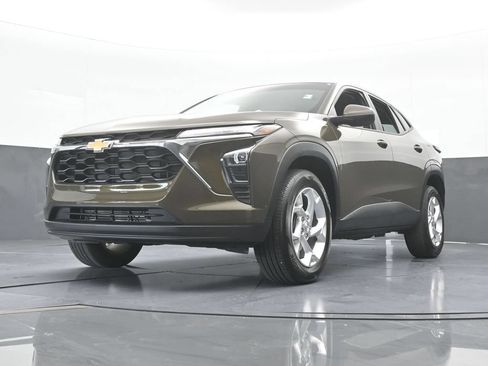 Used 2024 Chevrolet Trax LS w/ LS Convenience Package FWD image 49