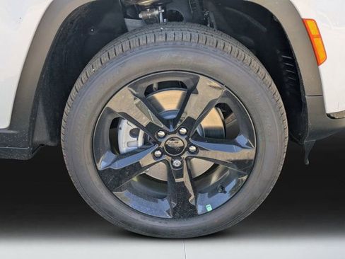 New 2025 Jeep Grand Cherokee L Limited w/ Black Appearance Package image 9
