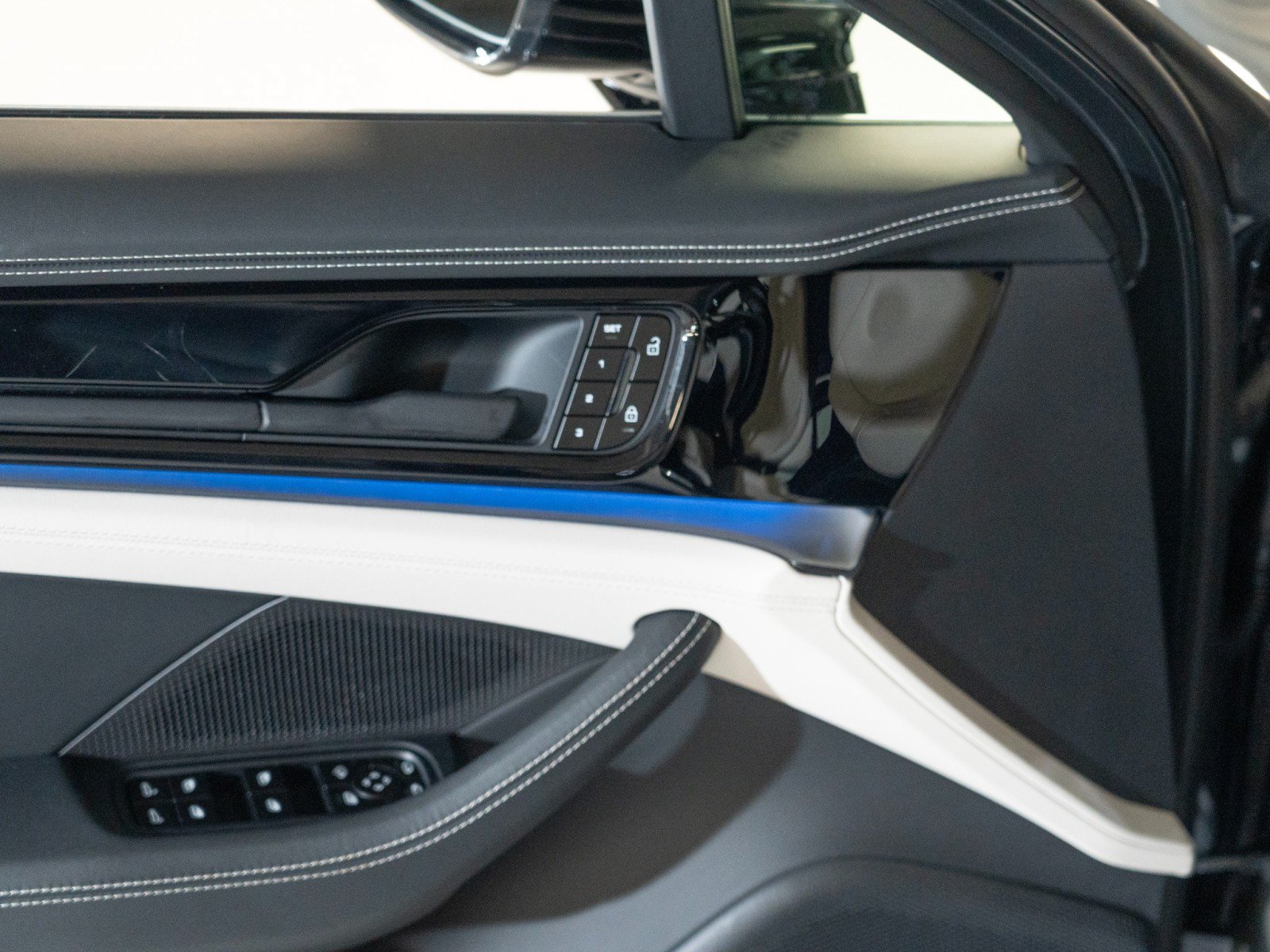 Certified 2026 Porsche Panamera 4 AWD/4WD image 17