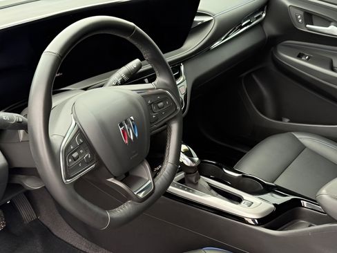 Used 2025 Buick Envista Sport Touring w/ Convenience I Package FWD image 18
