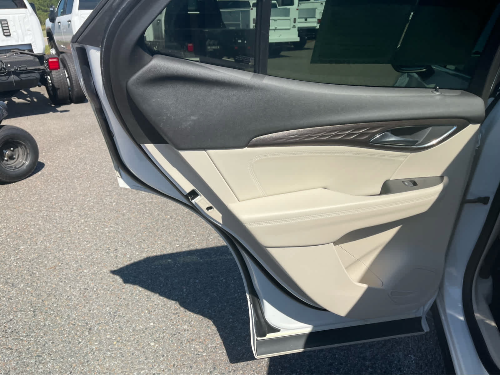 Used 2022 Buick Envision Avenir w/ Technology Package II FWD image 19