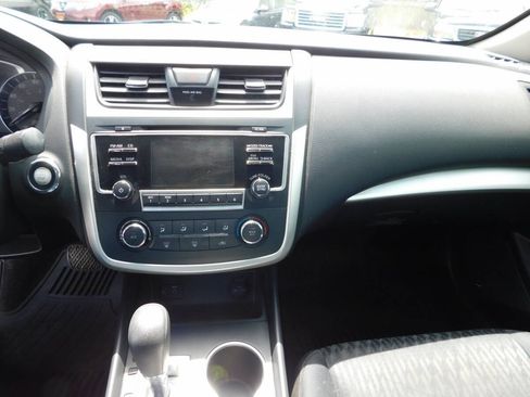 Used 2017 Nissan Altima 2.5 S FWD image 7
