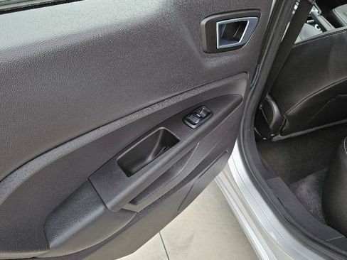 Used 2016 Ford Fiesta Titanium image 11