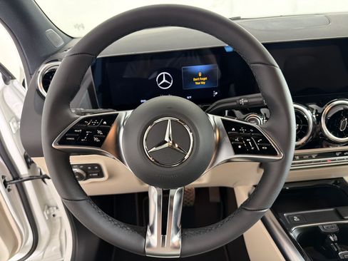 Used 2026 Mercedes-Benz GLA 250 4MATIC image 11