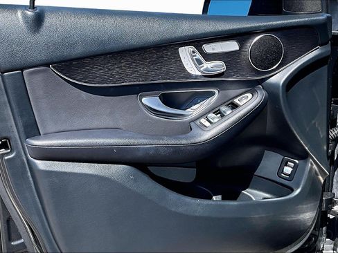 Used 2022 Mercedes-Benz GLC 300 image 16