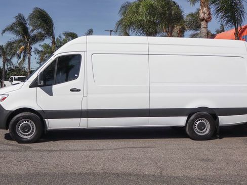 Used 2024 Mercedes-Benz Sprinter 2500 w/ Acoustic Package image 5