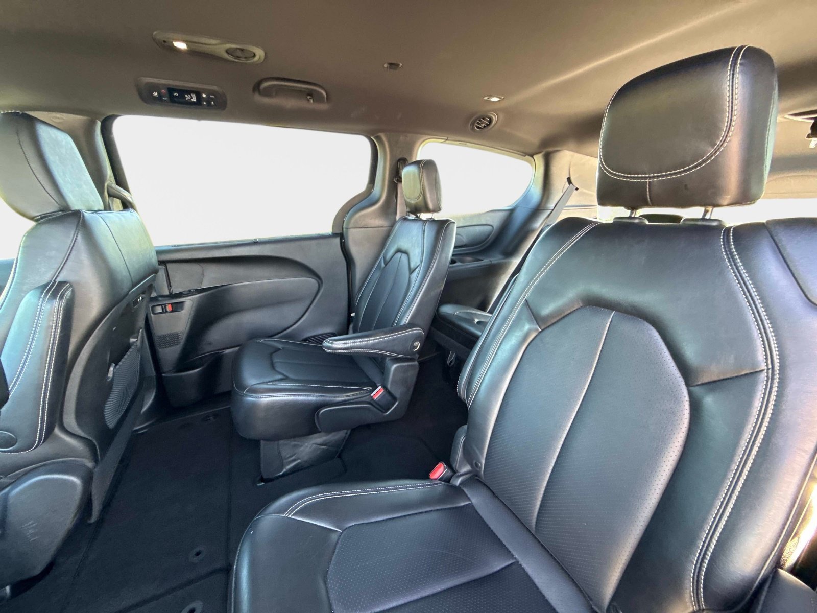 Used 2025 Chrysler Pacifica Select FWD image 14