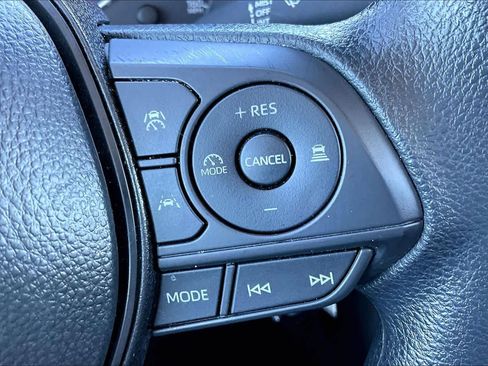 Used 2025 Toyota Corolla LE image 21