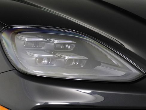 Used 2025 Porsche Cayenne S image 28