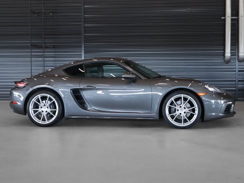 Certified 2018 Porsche 718 Cayman RWD image 11