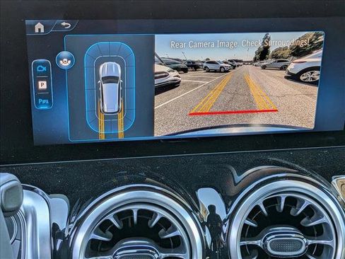 New 2025 Mercedes-Benz GLB 250 image 12