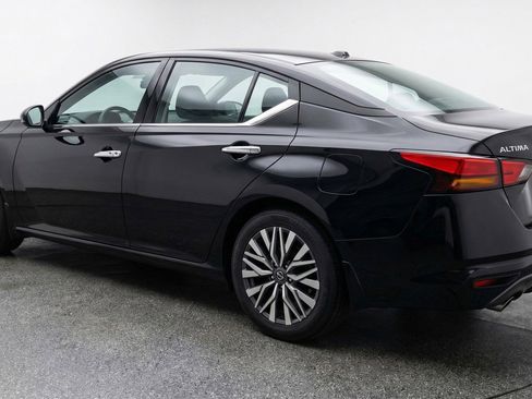 Used 2025 Nissan Altima 2.5 SV image 6