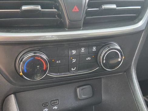 Used 2024 Buick Encore GX Preferred FWD image 19