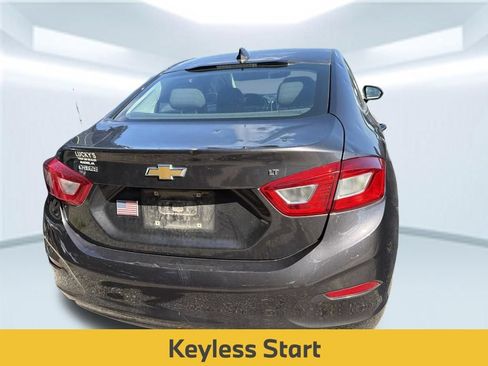Used 2017 Chevrolet Cruze LT w/ Convenience Package FWD image 9