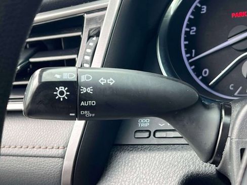 Used 2020 Toyota Camry LE image 24