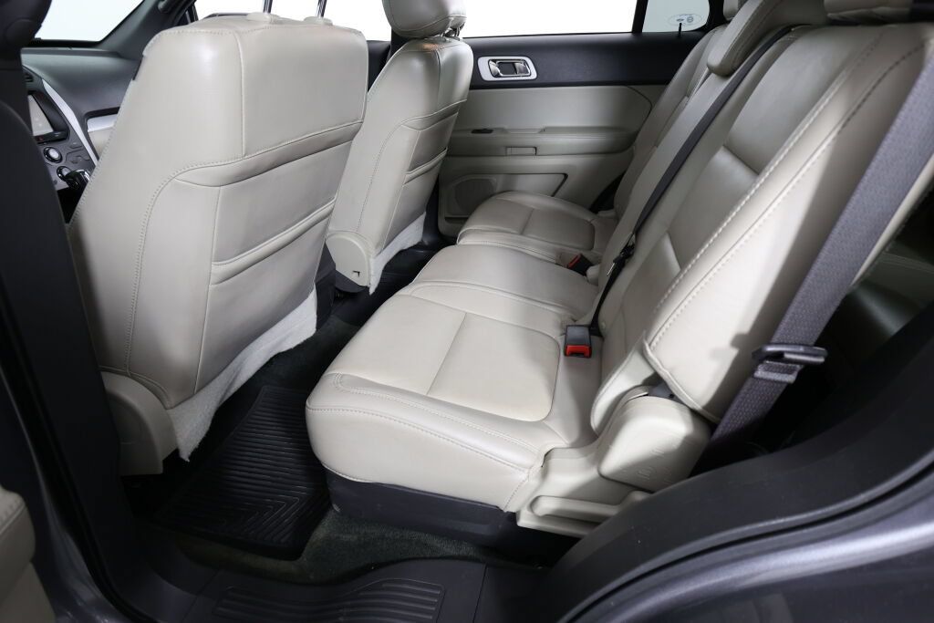 Used 2014 Ford Explorer XLT w/ Equipment Group 202A FWD image 18