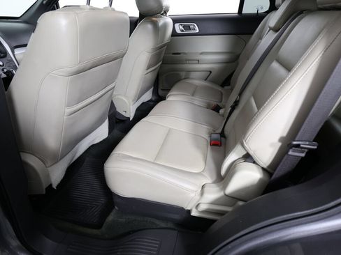 Used 2014 Ford Explorer XLT w/ Equipment Group 202A FWD image 18