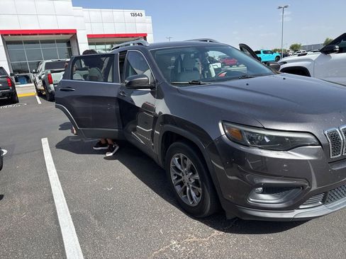 Used 2020 Jeep Cherokee Latitude Plus FWD image 3