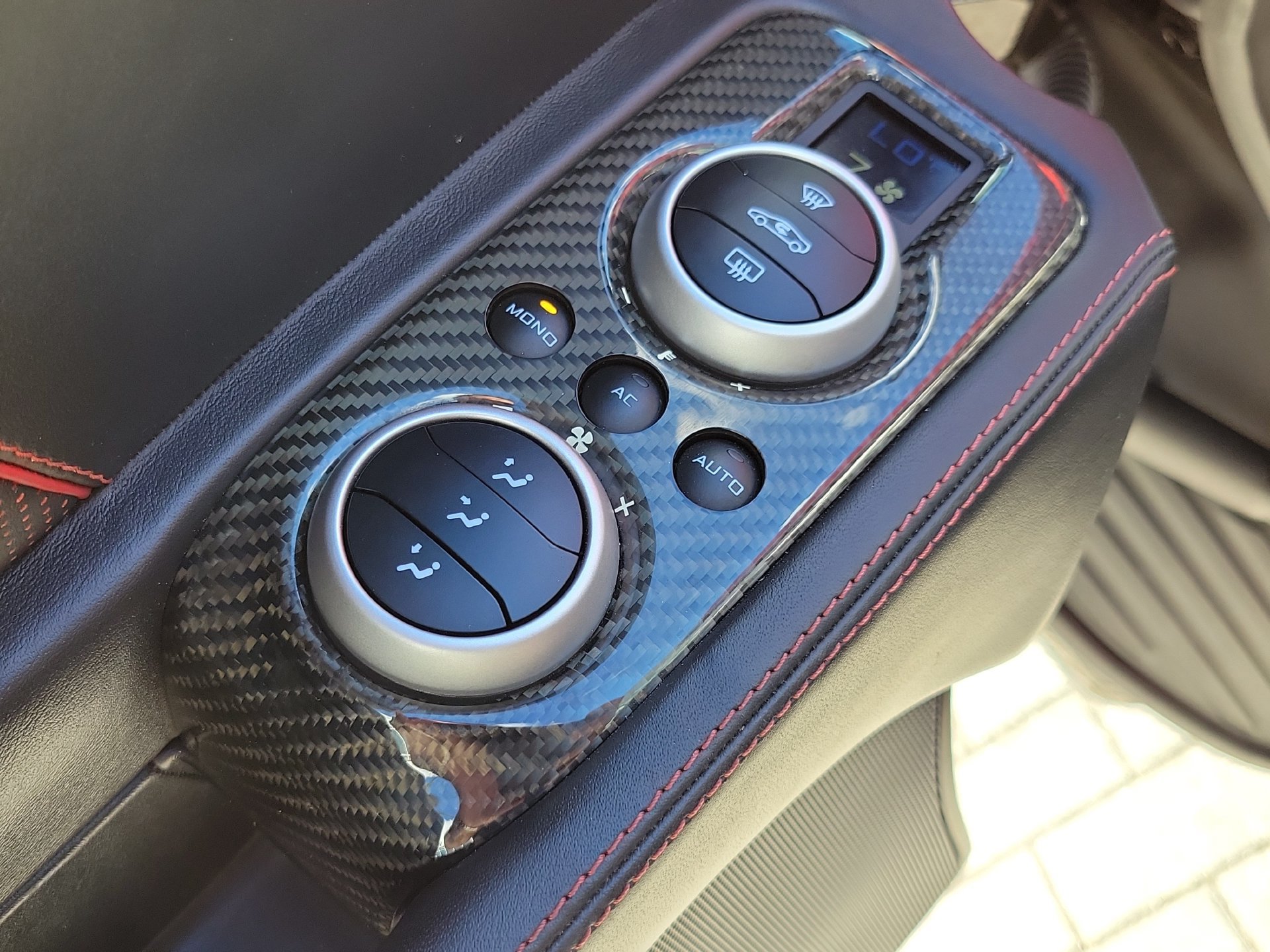 Used 2015 McLaren 650S Spider RWD image 16