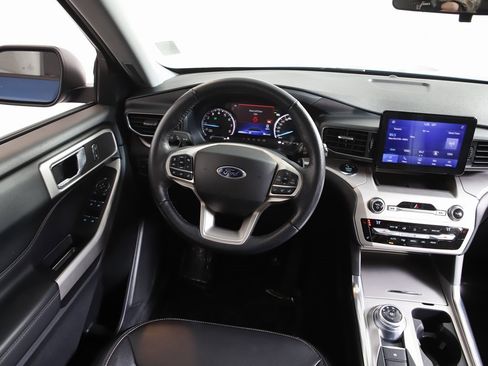 Used 2021 Ford Explorer XLT image 17