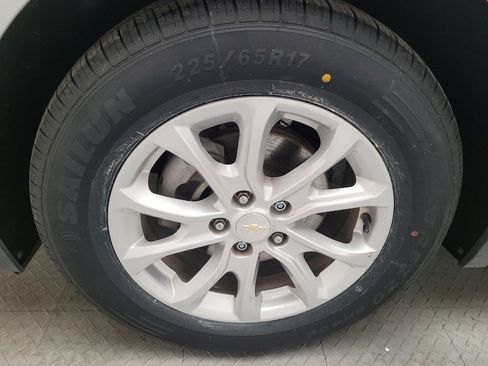 Used 2021 Chevrolet Equinox LS w/ LS Convenience Package image 31