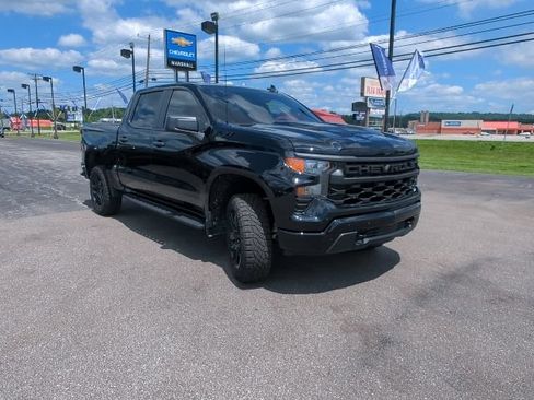Used 2025 Chevrolet Silverado 1500 Custom Trail Boss w/ Dark Appearance Package AWD/4WD image 5
