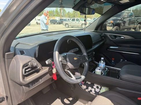 Used 2024 Chevrolet Traverse LT image 12