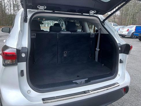 Used 2022 Toyota Highlander LE image 21