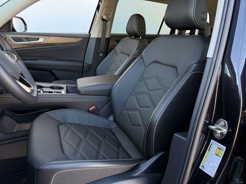 New 2025 Volkswagen Atlas SE image 19