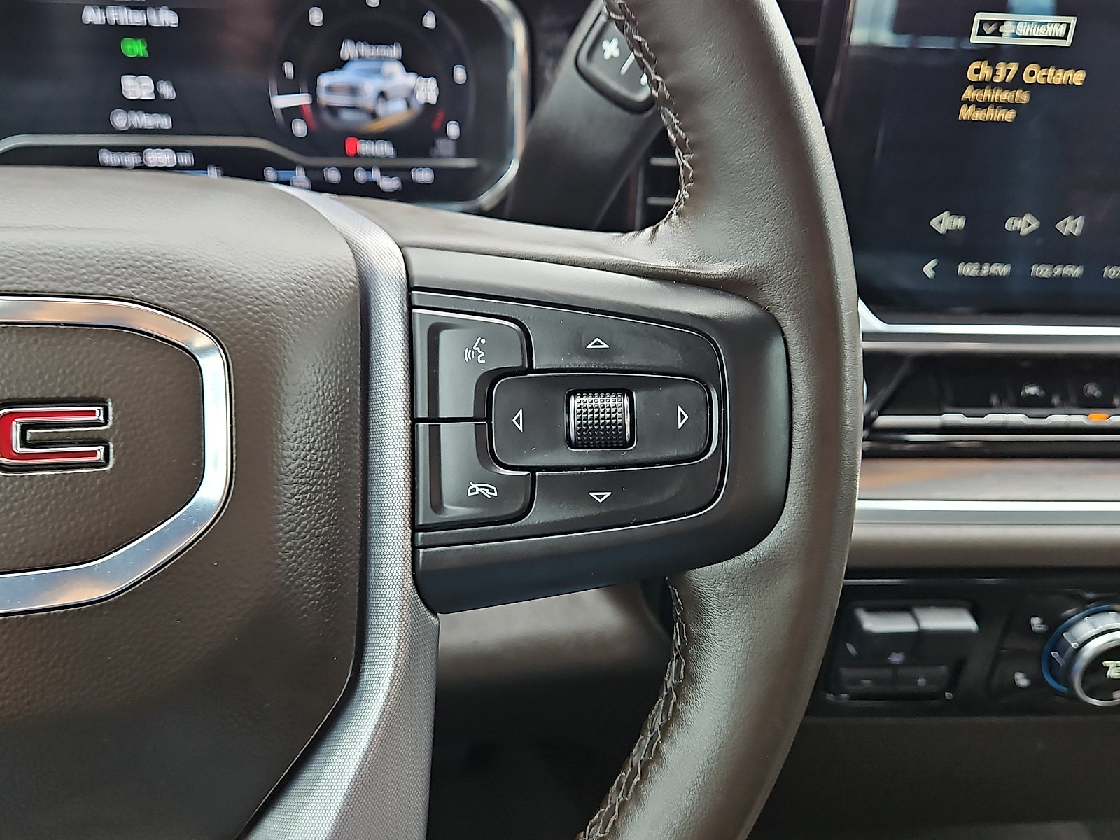 Used 2025 GMC Sierra 1500 SLT AWD/4WD image 18