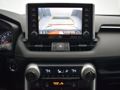 Used 2019 Toyota RAV4 XLE Premium image 18