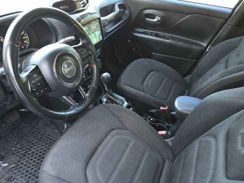 Used 2017 Jeep Renegade Altitude AWD/4WD image 11
