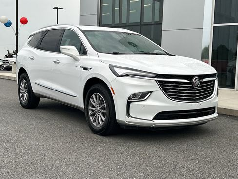 Used 2024 Buick Enclave Premium image 4
