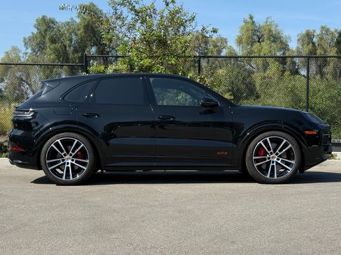 Certified 2025 Porsche Cayenne GTS image 8